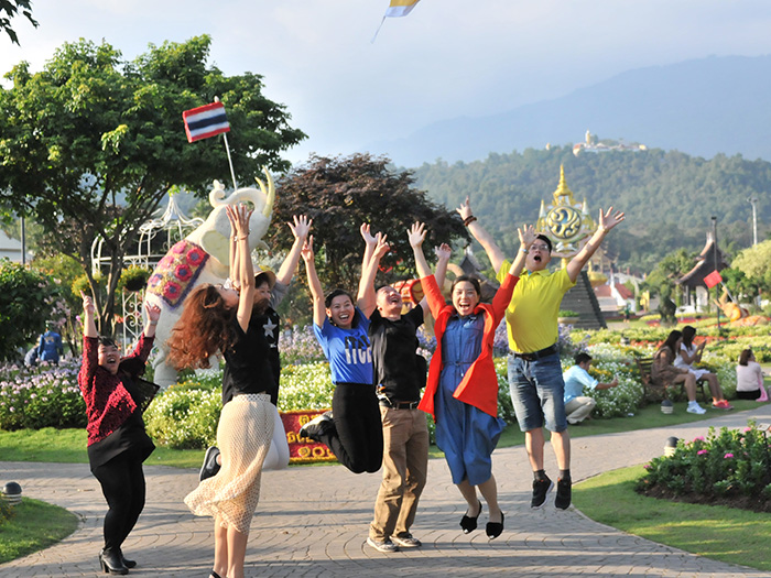 थाईलैंड के आश्चर्यों की खोज: विश्वसनीय आउटडोर जूतों में हमारी टीम का साहसिक कार्य